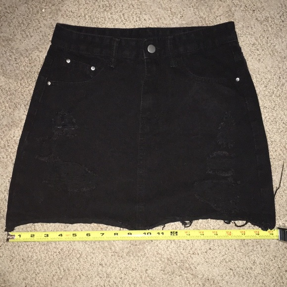 Distressed skirt🖤 - Picture 2 of 7